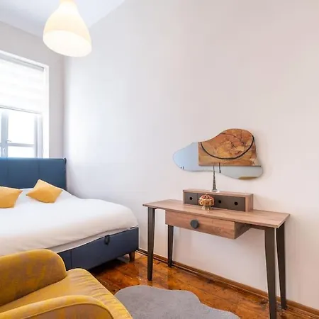 Smashing Flat At The Heart Of Galata